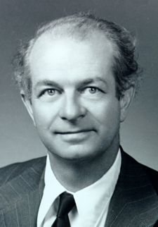 Linus Pauling By Unknown author - Oregon State University [1], CC BY-SA 2.0, https://commons.wikimedia.org/w/index.php?curid=144490366